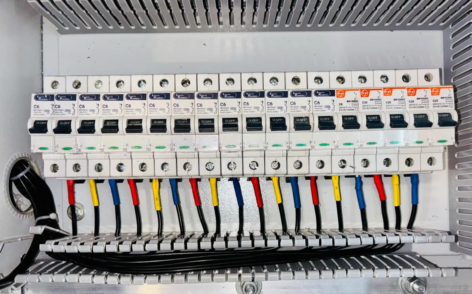 Leistungsschalter als gebrauchte Industriekomponente